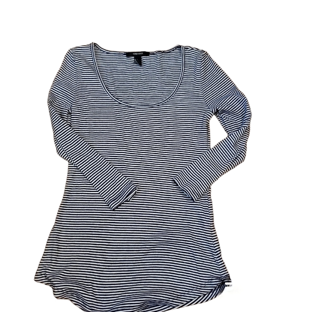 Forever 21 striped round neck t-shirt size Small